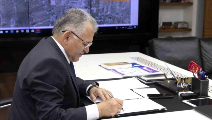Kayseri Büyükşehir Belediye Lideri Dr. Memduh Büyükkılıç, 2024 yılı için hizmet dolu bir yıl temennisinde bulundu