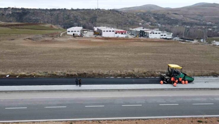 Bünyan’da Gergeme-Yeni Sanayi yan yolunda asfalt çalışmaları başladı