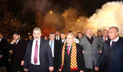 Cumhurbaşkanı Erdoğan’ın tensipleriyle yine aday gösterilen Büyükşehir Belediye Lideri Dr. Memduh Büyükkılıç, Kayseri’de karşılandı