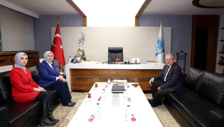 Kayseri Büyükşehir Belediye Lideri Dr. Memduh Büyükkılıç, AK Parti Bayan Kolları Lideri Meral Koşar’ı kabul etti