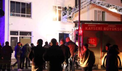 Kayseri’de 4 Katlı Binada Çıkan Yangında 1 Kişi Hayatını Kaybetti