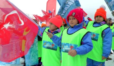 Kayseri’de ‘Kar Fırtınaları’ Programıyla Öğrenciler Kayakla Buluştu