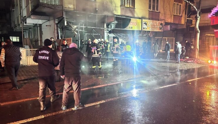 Kayseri’de Lastik Dükkanında Çıkan Yangın Söndürüldü