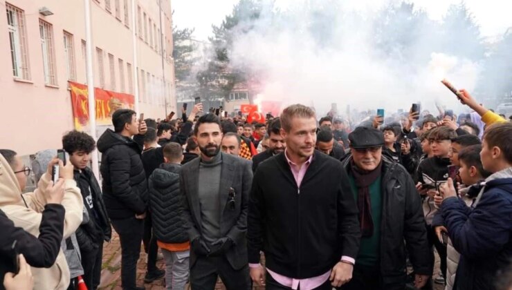 Kayserispor Futbolcuları Okul Ziyaretinde