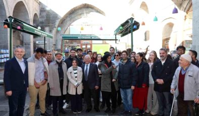 Lider Büyükkılıç, Sahabiye Medresesi’ndeki esnafları ziyaret etti