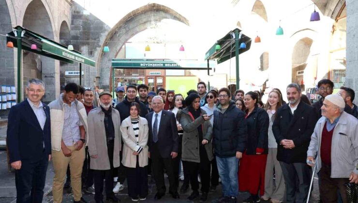 Lider Büyükkılıç, Sahabiye Medresesi’ndeki esnafları ziyaret etti