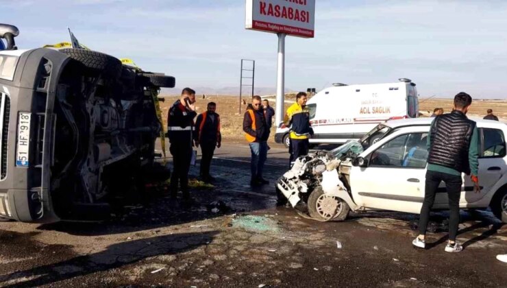 Niğde’de Kamyonet ile Araba Çarpıştı: 1 Meyyit, 5 Yaralı