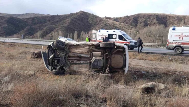 Sivas’ta Araba Yan Yattı: 2 Kişi Yaralandı
