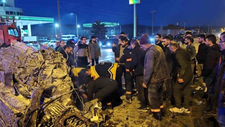Sivas’ta Müthiş Kaza: Araç Yanarak Kullanılmaz Hale Geldi
