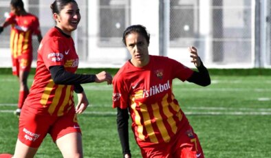 Zeynep Bilir, Sakarya Bayan FK karşısında hat-trick yaptı
