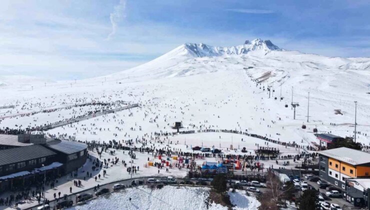 Erciyes Kayak Merkezi Hafta Sonu Turist Akınına Uğradı