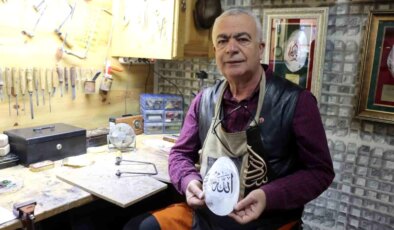 Kayseri’de Sedef Kakma Sanatkarı Sedat Erdem’in İstiridye Kabuğundan Yaptığı Eserler Büyük İlgi Görüyor